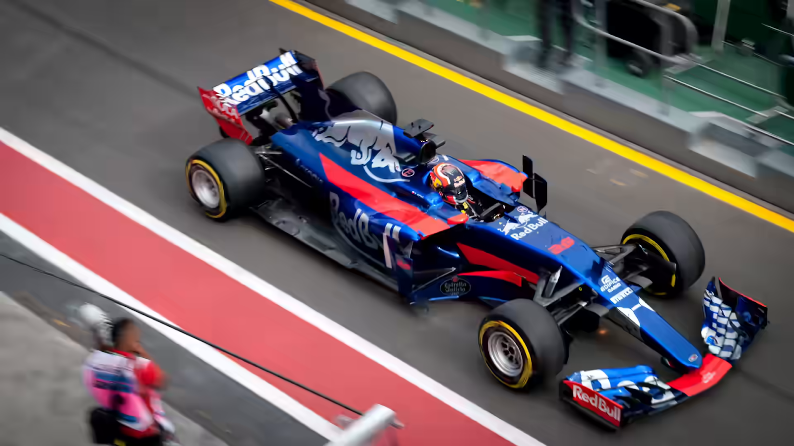 race car photo in AVIF (18.2kB)